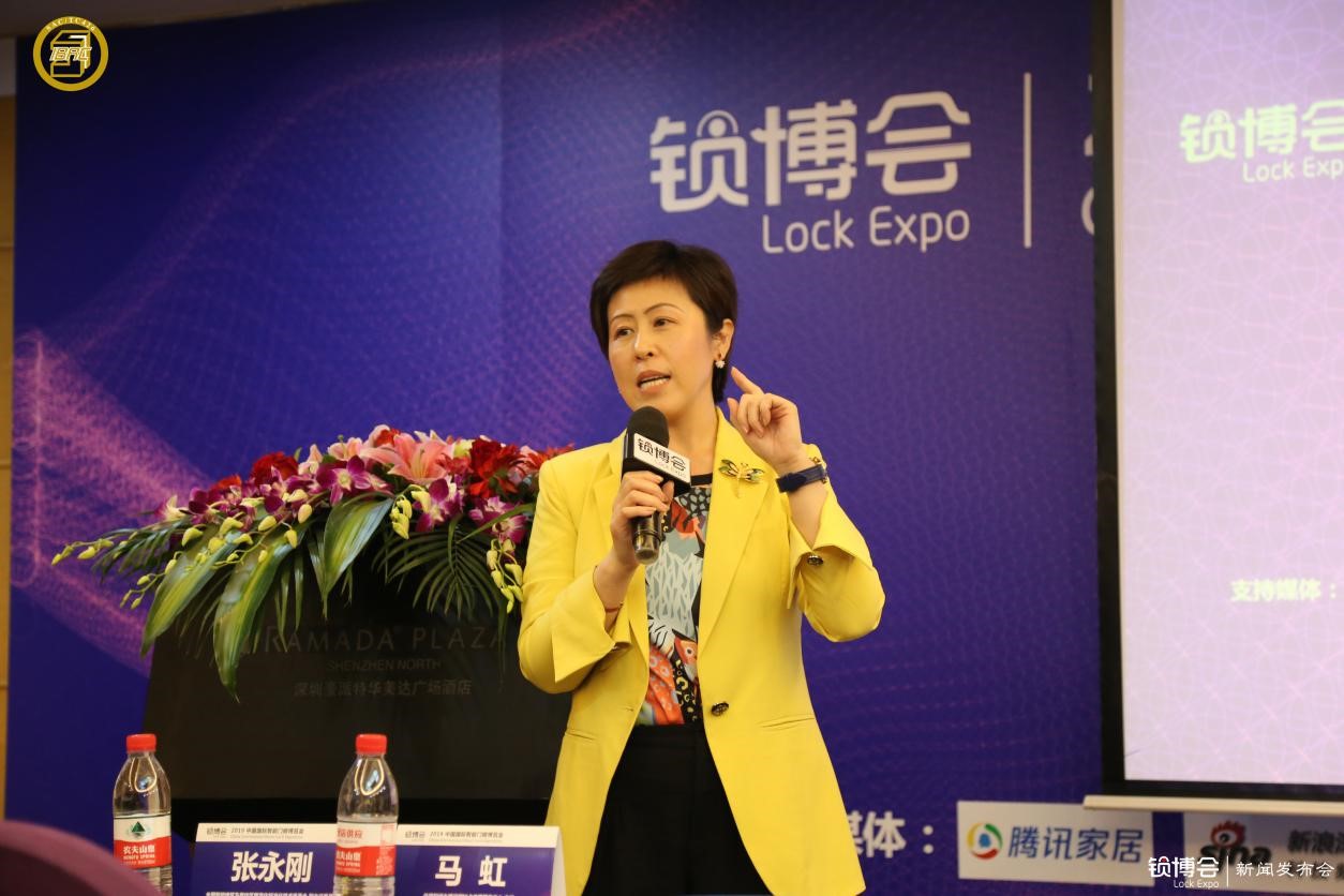  （住房和城鄉(xiāng)建設(shè)部IC卡應(yīng)用服務(wù)中心主任、全國智能建筑及居住區(qū)數(shù)字化標(biāo)準(zhǔn)化技術(shù)委員會 副主任委員馬虹現(xiàn)場回答媒體問題）
