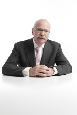 Jomathan Ferencz獲邀出席DenTech China 2012，與參會者交流