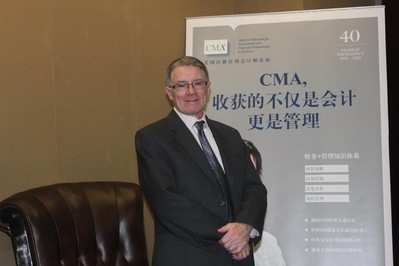 IMA國際認(rèn)證、考試和知識(shí)整合部高級副總裁Dennis Whitney先生親臨現(xiàn)場一睹中國學(xué)子風(fēng)采