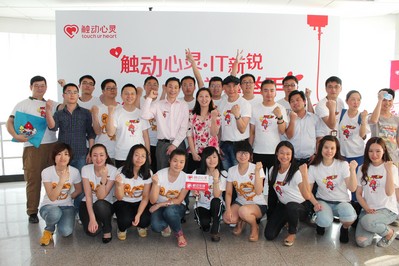 近期，在共青團(tuán)上海市委員會(huì)的指導(dǎo)下，觸動(dòng)傳媒和上海市血液中心攜手共青團(tuán)委旗下上海信息化青年人才協(xié)會(huì)舉行“觸動(dòng)心靈，為愛舉手”無償獻(xiàn)血系列公益活動(dòng)
