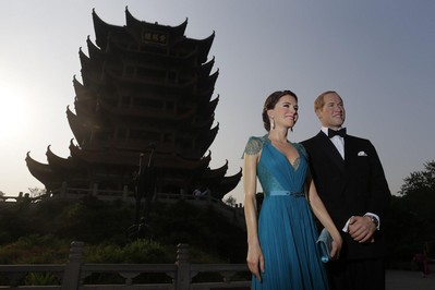 七夕當(dāng)天，英國皇室夫婦出現(xiàn)在武漢地標(biāo)性景點(diǎn)黃鶴樓，原來是武漢杜莎夫人蠟像館為市民準(zhǔn)備的情人節(jié)驚喜。