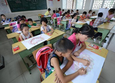 School children at Cigna & CMB Hope School in Sichuan have painted 'Dream' birthday cakes to celebrate Cigna & CMB Life Insurance Company's 10th Anniversary in the China market.