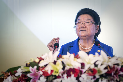 十屆全國人大常委會(huì)副委員長、中國關(guān)工委主任顧秀蓮在春苗營養(yǎng)計(jì)劃階段性成果發(fā)布暨農(nóng)村貧困兒童營養(yǎng)改善模式國際交流會(huì)上講話