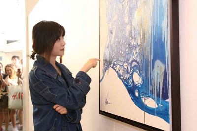 韓國人氣女星具惠善才華洋溢，兼任演員、歌手、導(dǎo)演、作家、畫家、作曲家多重身份