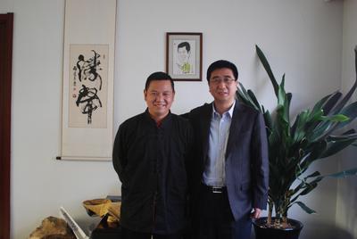中國水網(wǎng)中國固廢網(wǎng)總編，清華大學環(huán)境學院環(huán)保產(chǎn)業(yè)研究所所長傅濤與華利嘉董事兼首席執(zhí)行官張志剛進行深度對話